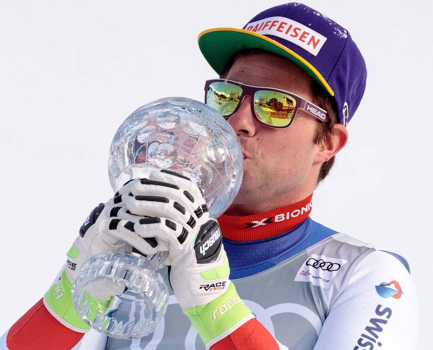 14.03.2018, Aare, SWE, FIS Weltcup Ski Alpin, Finale, Aare, Abfahrt Weltcup, Siegerehrung, im Bild Beat Feuz (SUI, Abfahrt Weltcup Sieger und 3. Platz Abfahrt) mit der kleinen Kristallkugel // Downhil ...