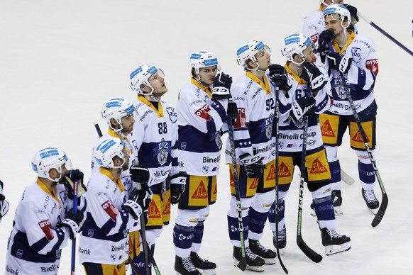 Zug&#039;s players look disappointed after losing against the Geneve-Servette, during the first leg of the National League Swiss Championship semifinal playoff game between Geneve-Servette HC and EV Z ...