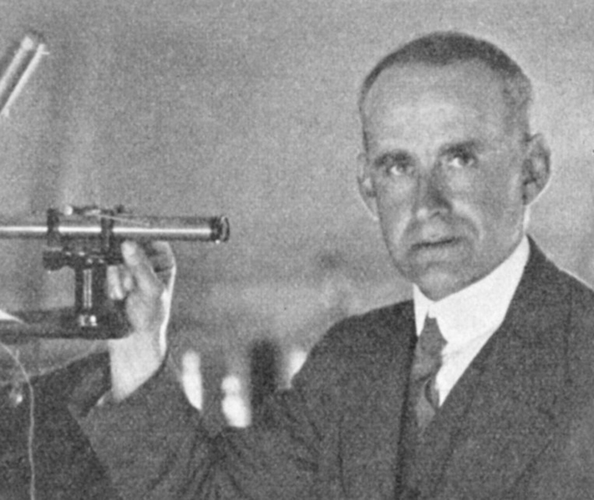 01.01.1944

IMAGO Bildnummer: 0072473052

6000x7536 Pixel

IMAGO / United Archives International

Arthur Stanley Eddington (1882-1944) British astronomer physicist and mathematician. Supporter and pro ...