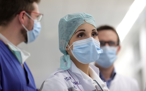 epa08336807 A French doctor is seen at the intensive care unit of the University Hospital in Essen, Germany, 01 April 2020. The University Hospital Essen is treating eight patients from France who are ...