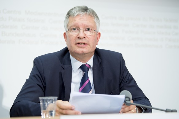 Roland Mueller, Direktor des Schweizerischen Arbeitgeberverbandes, spricht waehrend einer Medienkonferenz zu 15 Jahre Personenfreizuegigkeit und den Auswirkungen auf den Schweizer Arbeitsmarkt, am Die ...