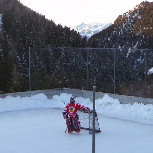 Der Goalie in der Bergwelt Malbuns.