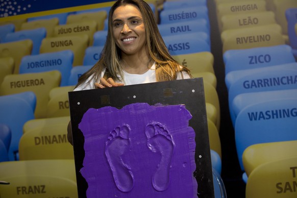 Brazil&#039;s Marta holds the prints of her feet that will be placed on Brazil&#039;s Soccer Walk of Fame at the Maracana stadium in Rio de Janeiro, Brazil, Monday, Dec. 10, 2018. Marta has been named ...