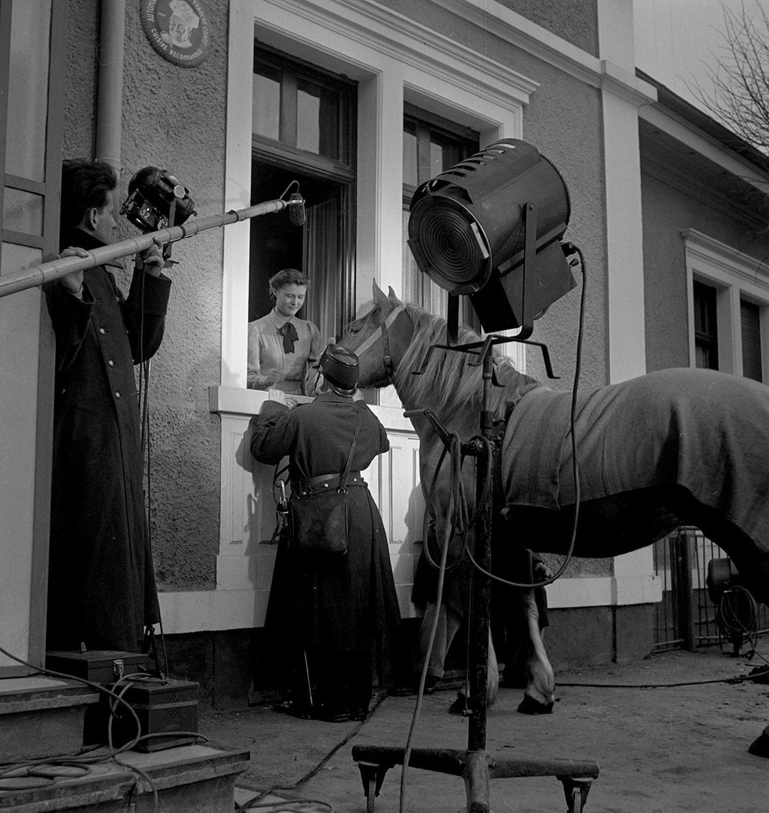 Anne-Marie Blanc bei den Dreharbeiten zum Film «Gilberte de Courgenay», 1941.
https://permalink.nationalmuseum.ch/101323681