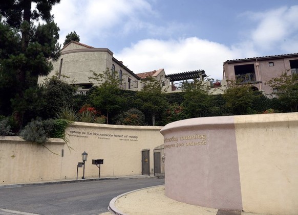 Streitobjekt ist dieser ehemalige inzwischen leerstehende Konvent am hügeligen Stadtrand von Los Angeles.