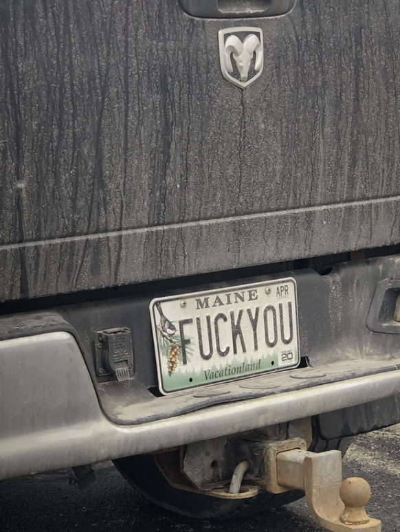 Lustige Nummernschilder an Autos