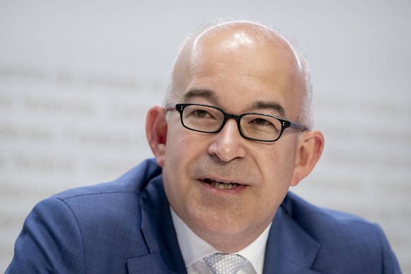 Nationalrat Gregor Rutz, SVP-ZH, spricht an einer SVP-Medienkonferenz mit dem Titel &quot;Zuwanderungs-Desaster - so holen wir uns die Kontrolle zurueck&quot;, am Donnerstag, 3. August 2023, im Medien ...