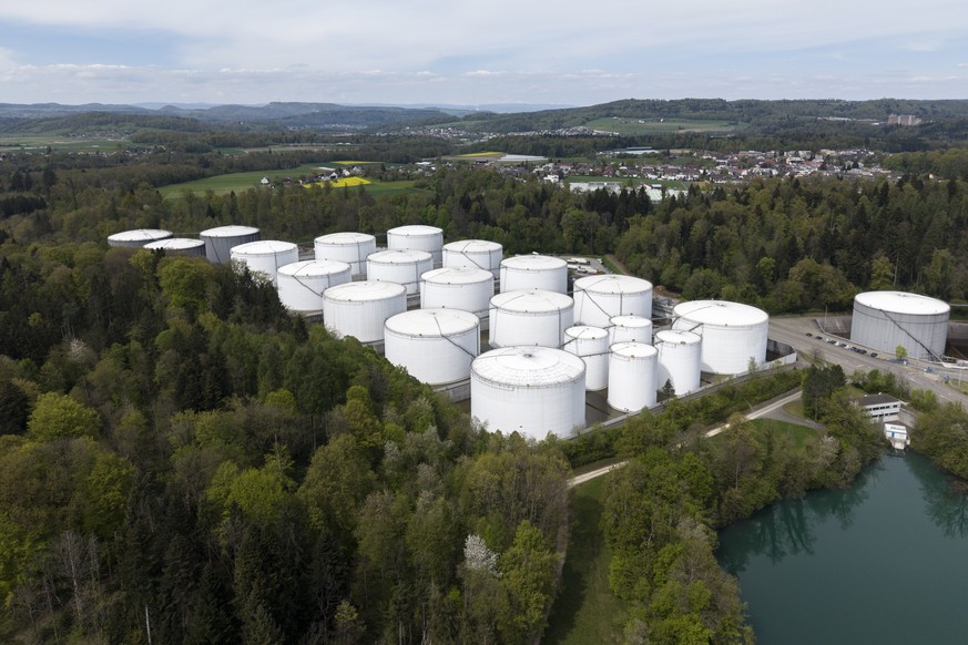 Das Tanklager Mellingen fotografiert am Freitag, 17. April 2026 in Mellingen. Das Tanklager ist mit 25 Tanks mit einem Fassungsvermoegen von ueber 700000 Kubikmetern das groesste der Schweiz. Das Pfli ...