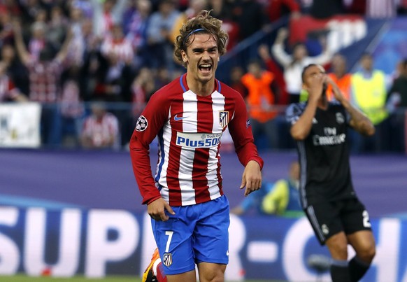 epa05955739 Atletico de Madrid&#039;s French striker Antoine Griezmann jubilates the first goal of the team during the UEFA Champions League semifinal second leg match between Atletico de Madrid and R ...