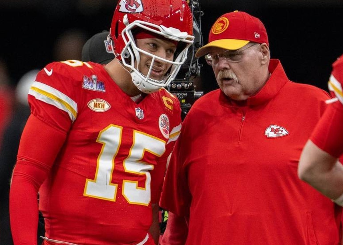 September 3, 2024: Kansas City Chiefs quarterback Patrick Mahomes, left, confers with coach Andy Reid before the start of Super Bowl LVIII in Las Vegas. - ZUMAm67_ 20240903_zaf_m67_021 Copyright: xTam ...