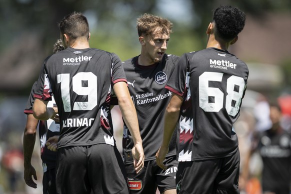 Corsin Konietzke (SG), Mitte, bejubelt das 1-0 von Antonio Verinac (SG), beim Testspiel zwischen dem FC Vaduz (FCV) und dem FC St. Gallen (SG), am Samstag, 4. Juli 2026, anlaesslich des 75-Jahr-Jubila ...