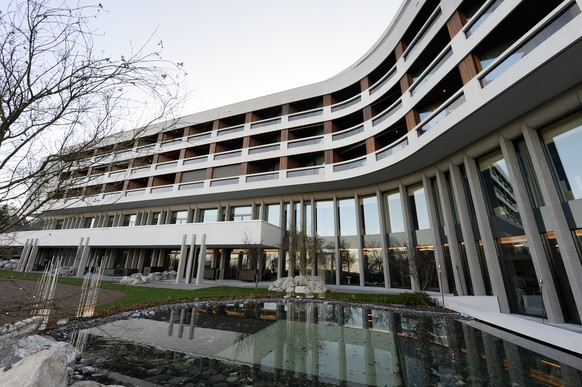 Aussenansicht des Hotel Atlantis in Zuerich am Mittwoch, 2. Dezember 2015. Das Zuercher Hotel Atlantis, mit Sicht ueber die Stadt am Fusse des Uetlibergs gelegen, ist nach zweieinhalbjaehriger Bauzeit ...