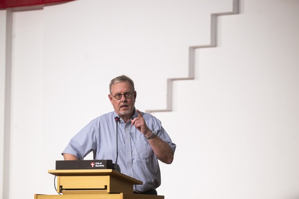 A moment from the speech by Matthias Hartwich, President of SEV Gewerkschaft des Verkehrspersonals (Transport Workers&#039; Union), during the protest against the dismantling of SBB Cargo in Ticino in ...