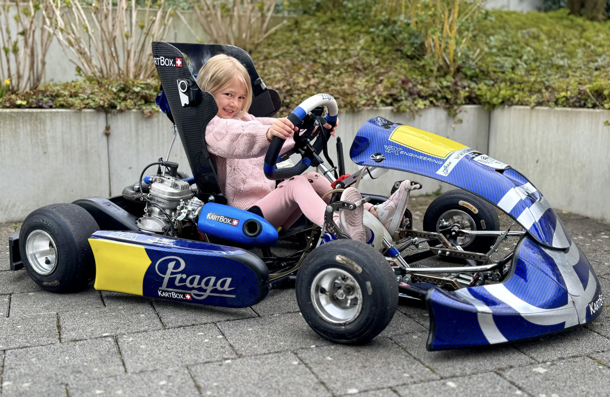 Emily (5) sitzt seit ihrem dritten Lebenjahr in einem Kart.