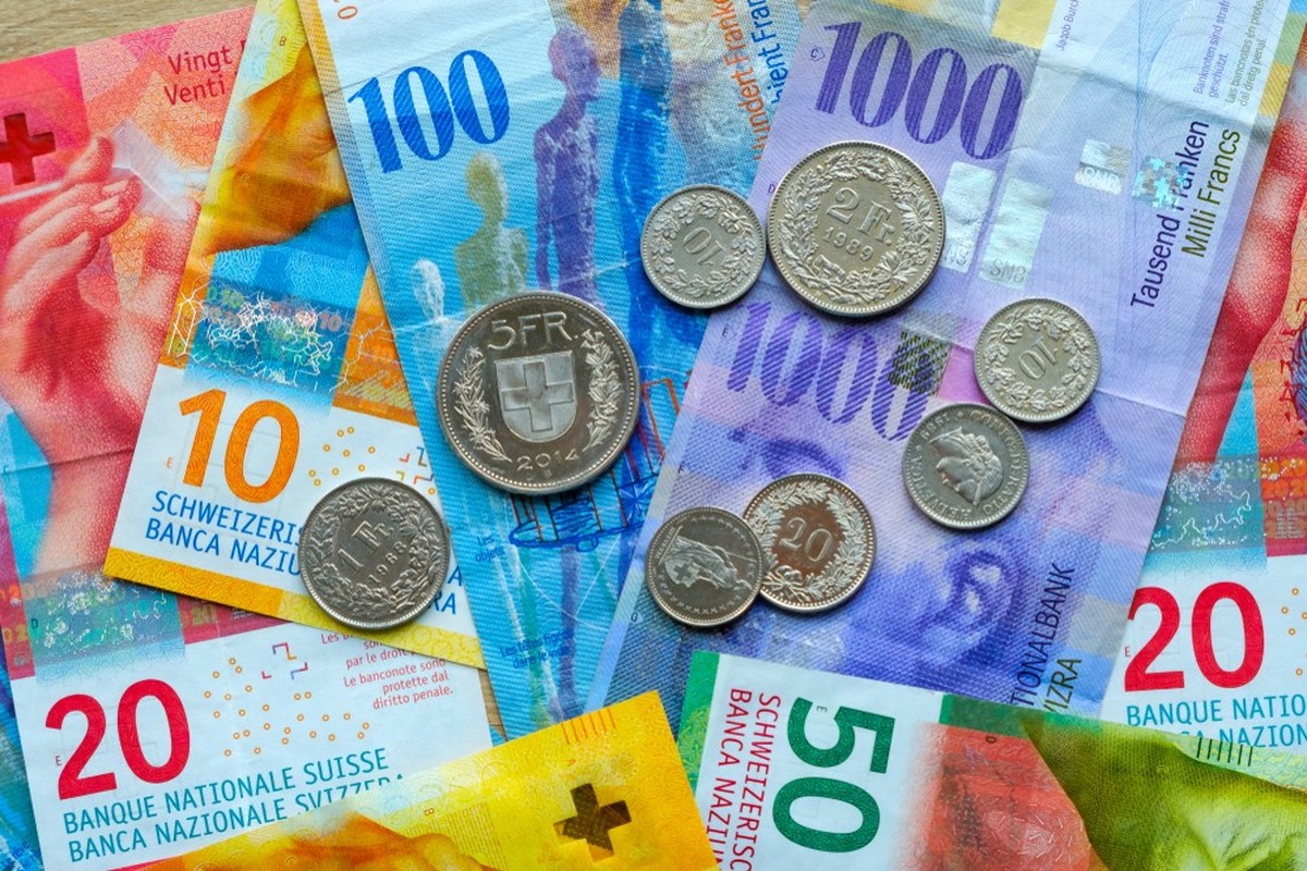 Le maintien du franc suisse inscrit dans la Constitution.