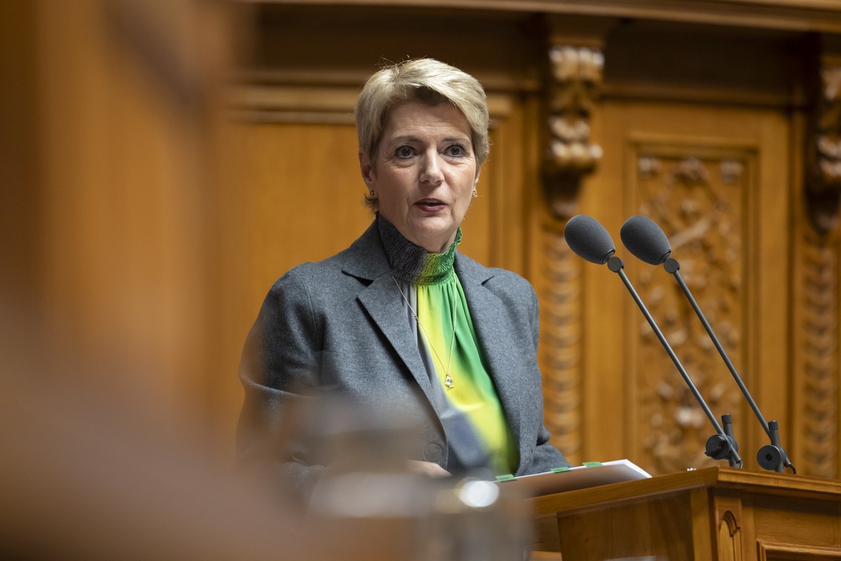 Bundespraesidentin Karin Keller-Sutter spricht waehrend der Debatte um den Voranschlag 2026 mit integriertem Aufgaben- und Finanzplan 2027-2029, waehrend der Wintersession der Eidgenoessischen Raete,  ...