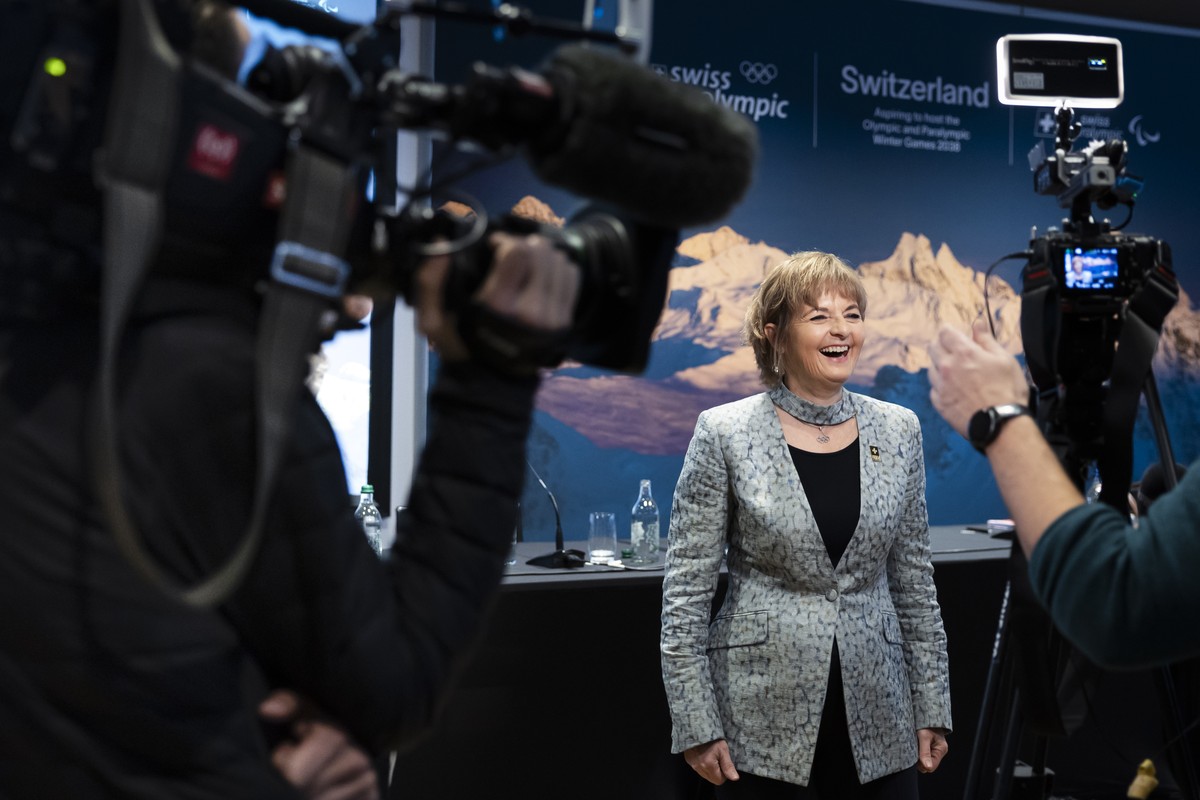 Ruth Metzler-Arnold, Praesidentin Swiss Olympic, gibt ein Interview am Ende einer Medienkonferenz des Vereins Switzerland 2038 zum Projektstand der Kandidatur "Olympische und Paralympische Winter ...