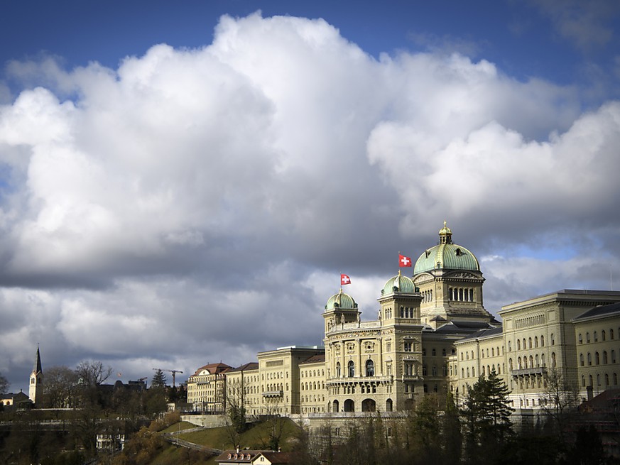 Im Bundeshaus herrscht in den nächsten drei Wochen wieder Hochbetrieb. Wegen des Coronavirus haben Besucher an der Frühjahrssession jedoch keinen Zugang zum Parlamentsgebäude. (Archivbild)