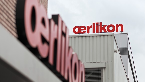 ANLAESSLICH DER BILANZ-MEDIENKONFERENZ DER OC OERLIKON, AM DIENSTAG, 24. FEBRUAR 2015, STELLEN WIR IHNEN FOLGENDES ARCHIVBILD ZUR VERFUEGUNG - Logo auf dem Gebaeude der Oerlikon Space AG in Zuerich, a ...