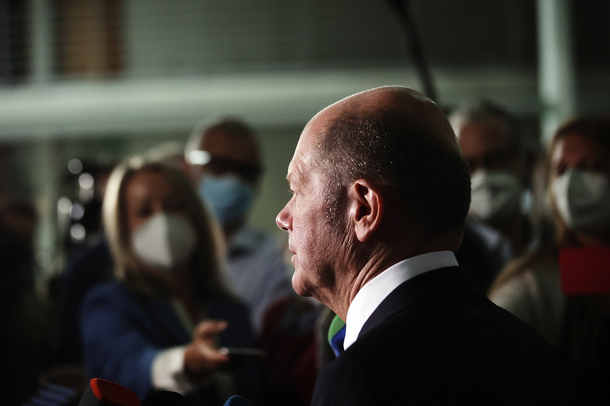 Olaf Scholz, Federal Minister of Finance, and SPD top candidate for chancellor at the forthcoming elections, speaks to journalists after the hearing before the Bundestag Finance Committee in Berlin, G ...