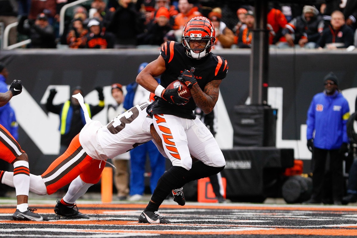 CINCINNATI, OH - DECEMBER 11: Cincinnati Bengals wide receiver Ja Marr Chase 1 catches a touchdown pass during the game against the Cleveland Browns and the Cincinnati Bengals on December 11, 2022, at ...