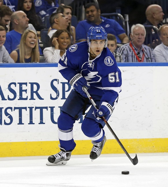 Tampa Bay Lightning&#039;s Valtteri Filppula, of Finland, looks to pass against the Arizona Coyotes during the second period of an NHL hockey game Tuesday, Feb. 23, 2016, in Tampa, Fla. (AP Photo/Mike ...