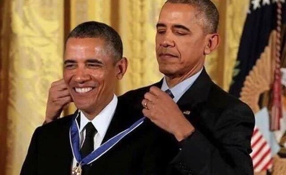 Obama überrascht Biden mit Freiheitsmedaille – seine Reaktion ist rührend 
😉