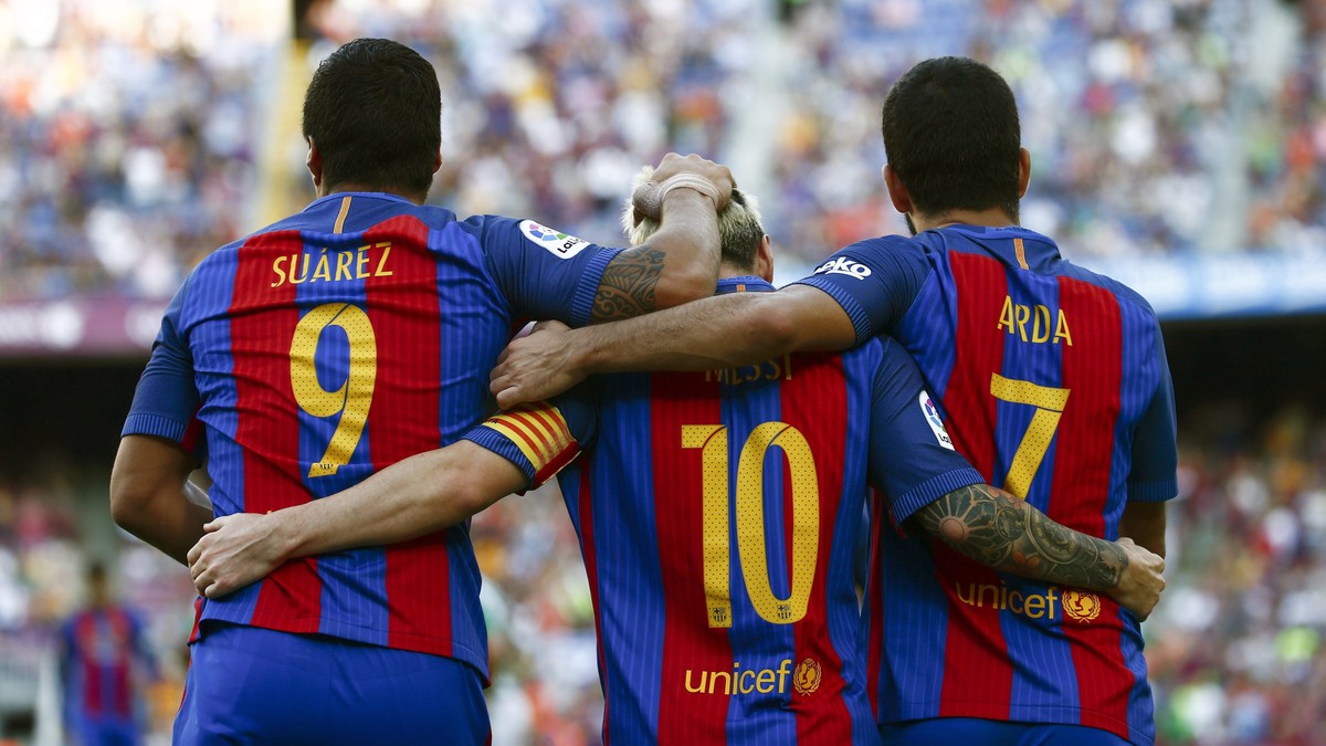 epa05502577 FC Barcelona's Argentinian striker Leo Messi (C) celebrates with teammates Luis Suarez (L) and Arda Turan (R) after scoring the team's fifth goal against Real Betis during their  ...