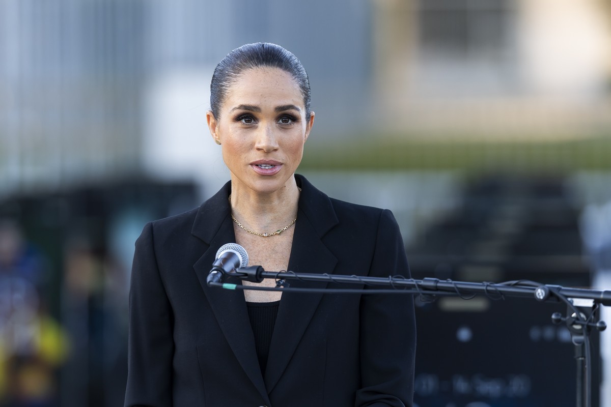 epa12969035 Meghan Markle, the Duchess of Sussex speaks during the inauguration of 'The Lost Screen Memorial' exhibition on the Place des Nations in front of the European headquarters of the ...