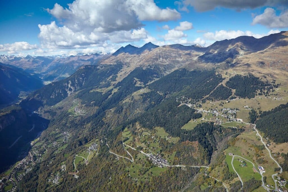 La montée de Carì vue du ciel.