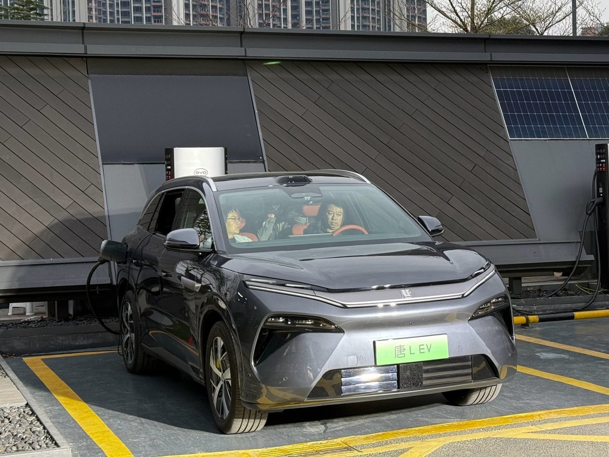 Byd arrive en Suisse et révolutionne la recharge et autonomie
