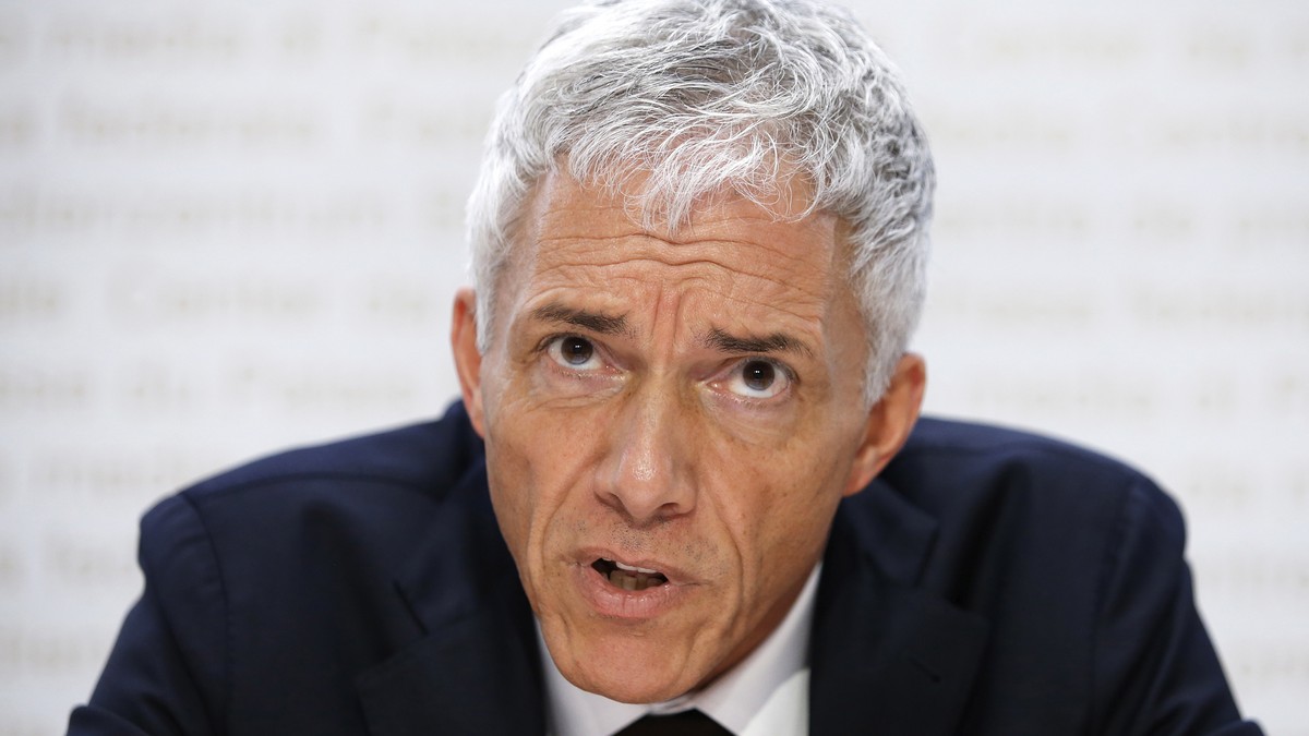 epa07561100 Swiss Federal Attorney Michael Lauber speaks during a press conference at the Media Centre of the Federal Parliament in Bern, Switzerland, 10 May 2019. Federal Attorney Michael Lauber is c ...