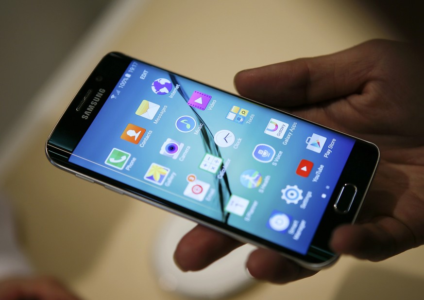 A hostess displays the Galaxy S6 edge smartphone at the Samsung Galaxy Unpacked event before the Mobile World Congress in Barcelona March 1, 2015. Samsung unveiled its latest Galaxy S smartphones feat ...