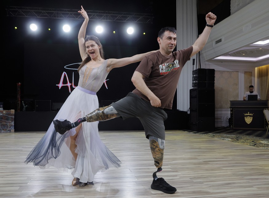 epa12147354 Ukrainian army amputee veteran Artem (R) dances with his partner Polina during the 'Brave Hearts' charity ball near Kyiv, Ukraine, 31 May 2025, amid the Russian invasion. The   ...