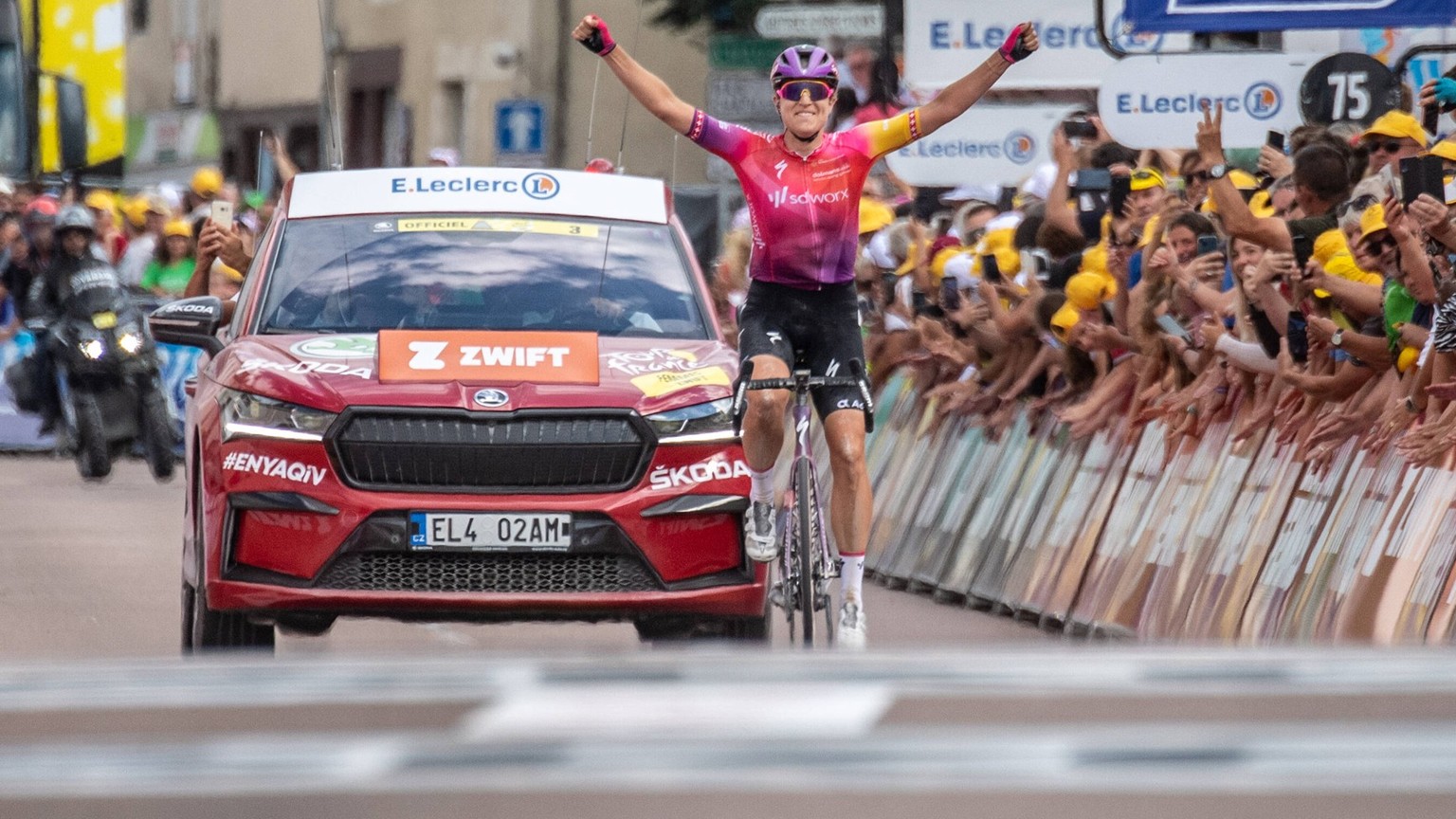 IMAGO / frontalvision.com

Marlen REUSSER 4. Etappe Tour de France Femmes 2022 Marlen REUSSER (Schweiz) Team SD Worx gewinnt die 4. Etappe Tour de France Femmes (Tour de France der Frauen) am 27. Juli ...
