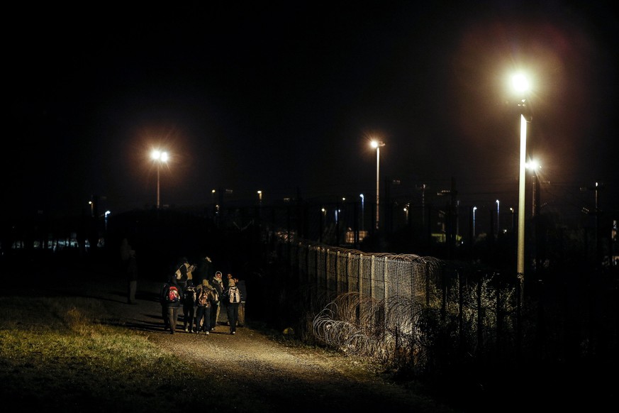 Hunderte Flüchtlinge versuchen fast täglich, vom französischen Calais aus nach England zu fliehen.