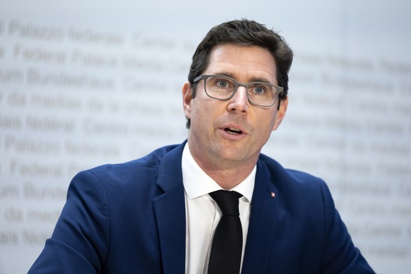 Lars Guggisberg, Nationalrat SVP-BE, spricht waehrend einer Medienkonferenz des ueberparteilichen Komitees &quot;Ja zur Aenderung des Stempelabgaben-Gesetzes&quot;, am Dienstag, 4. Januar 2022, in Ber ...