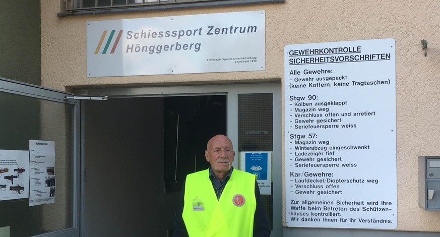 Eingangskontrolle beim Schiessstand Hönggerberg.