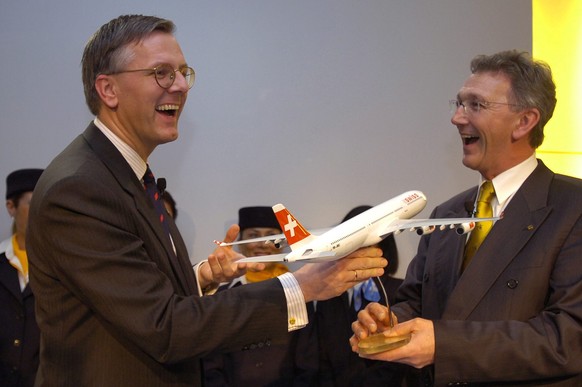 Der damalige Swiss-Chef Christoph Franz (l.) und Lufthansa-CEO Wolfgang Mayrhuber freuen sich über den Deal.