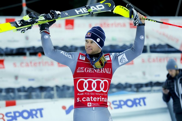 France&#039;s Alexis Pinturault celebrates in the finish area after winning an alpine ski, men&#039;s World Cup combined in Santa Caterina, Italy, Thursday, Dec. 29, 2016. (AP Photo/Marco Trovati)