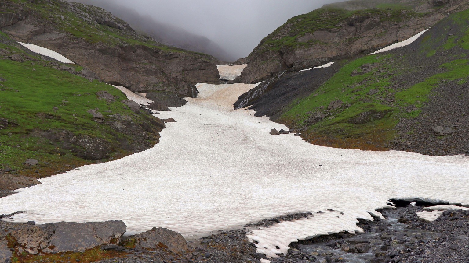 Glarus, 17.07.2021 , 14:00 Uhr

Die Kantonspolizei Glarus teilt mit…
(Medienmitteilung Nr. 135 _21)
Tödlicher Bergunfall in Elm
Am Freitag, 16.07.2021, nachmittags, ereignete sich auf dem Panixerpass  ...