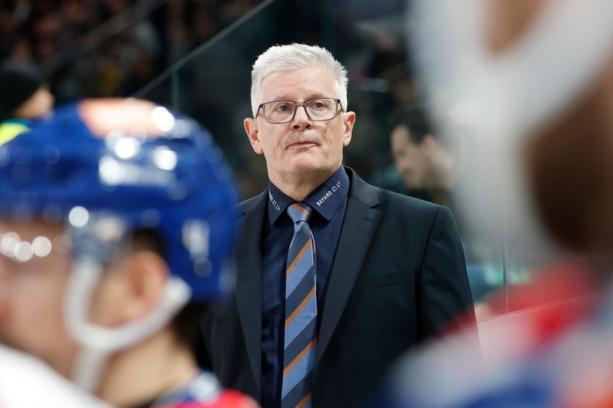 Headcoach Marc Crawford (ZSC Lions) gibt Anweisungen im Meisterschaftsspiel der National League zwischen den ZSC Lions und dem HC Lugano, am Samstag, den 23. November 2024 in der Swiss Life Arena in Z ...