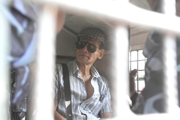 Bildnummer: 55419806 Datum: 01.06.2011 Copyright: imago/Xinhua
(110601) -- KATHMANDU, June 1, 2011 (Xinhua) -- French serial killer Charles Sobhraj sits in a police van after leaving a court hearing  ...