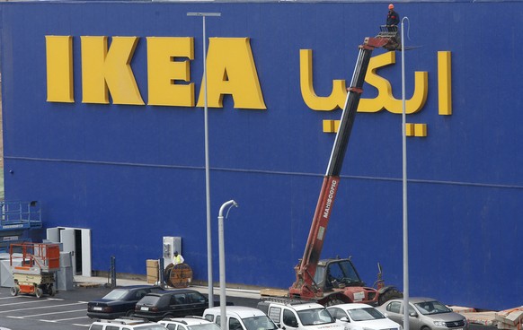 Letzte Arbeiten vor der nun geplatzten Eröffnung der Ikea-Filiale in einem Vorort von Casablanca.