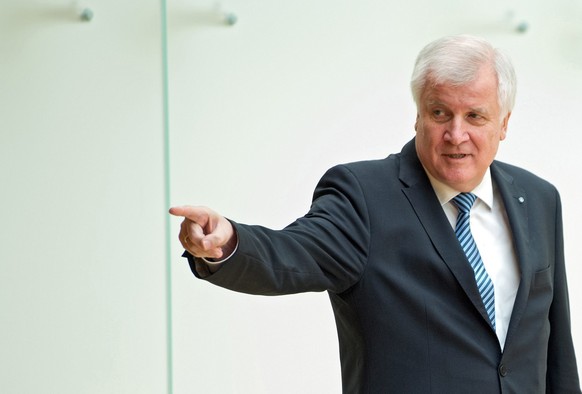 epa05674105 Federal German state Bavaria&#039;s Prime Minister Horst Seehofer gestures in the Bavarian State Parliament in Munich, Germany, 13 December 2016. The parliament has convened a three-day pl ...
