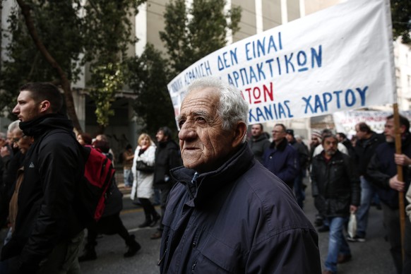 Gegner der geplanten Rentenreform bei einer Kundgebung in Athen.