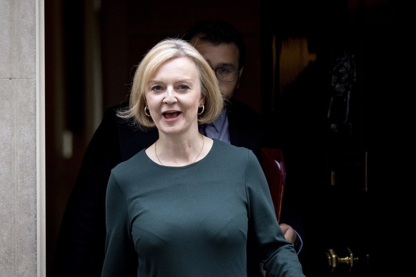epa10238202 Britain&#039;s Prime Minister Liz Truss departs her official residence at 10 Downing Street to appear at Prime Minister&#039;s Questions at Parliament in London, Britain, 12 October 2022.  ...