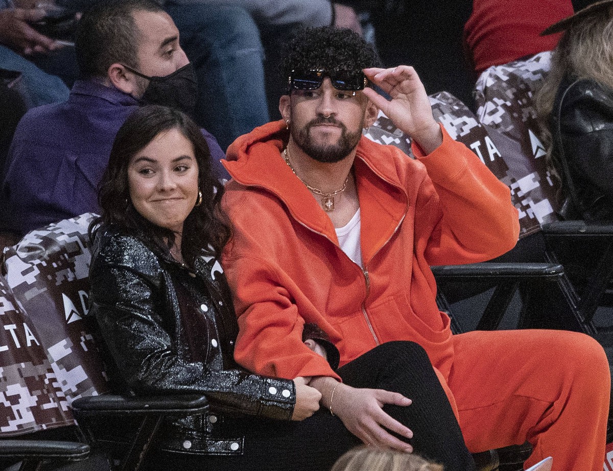 November 15, 2021, Los Angeles, California, USA: Entertainer Bad Bunny and girlfriend Gabriela Berlingeri attends the regular season NBA, Basketball Herren, USA game between Los Angeles Lakers and the ...