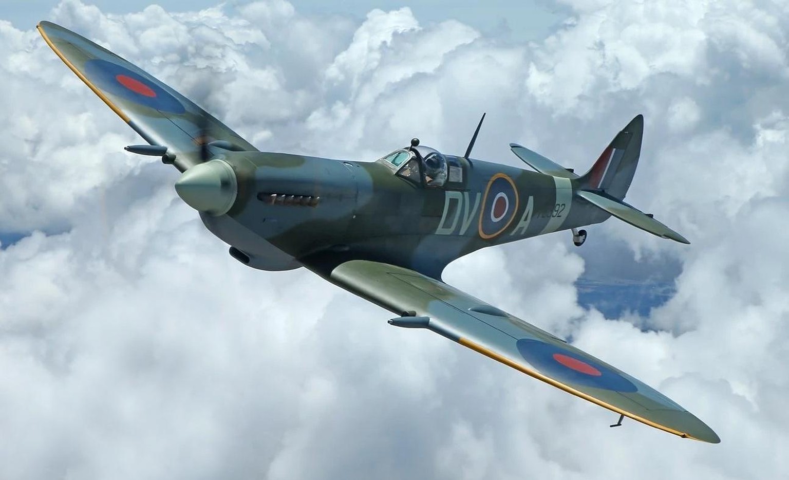 1945 Supermarine Spitfire XVIe
Spitfire XVIe TE392 
https://www.platinumfighters.com/inventory-2/1945-supermarine-spitfire-xvie-