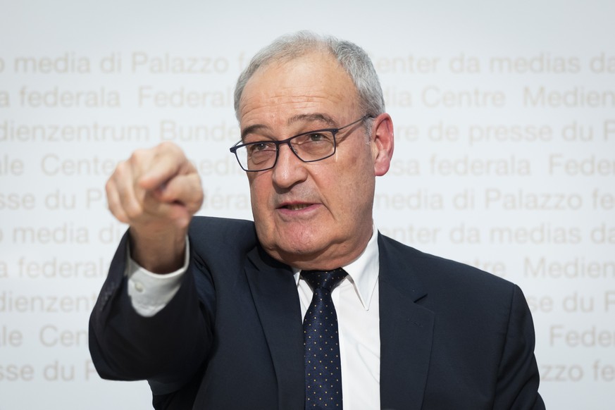 Bundespraesident Guy Parmelin gibt waehrend einer Medienkonferenz seinen Ruecktritt aus dem Bundesrat bekannt, am Freitag, 2. Oktober 2026 in Bern. (KEYSTONE/Peter Klaunzer)